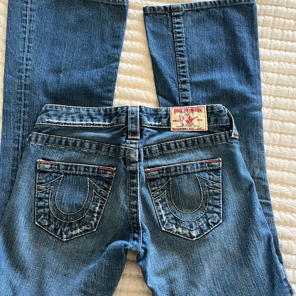 True Religion size 26 bootcut worn look . Inseam 28 inches . Excellent condition - Picture 7 of 9